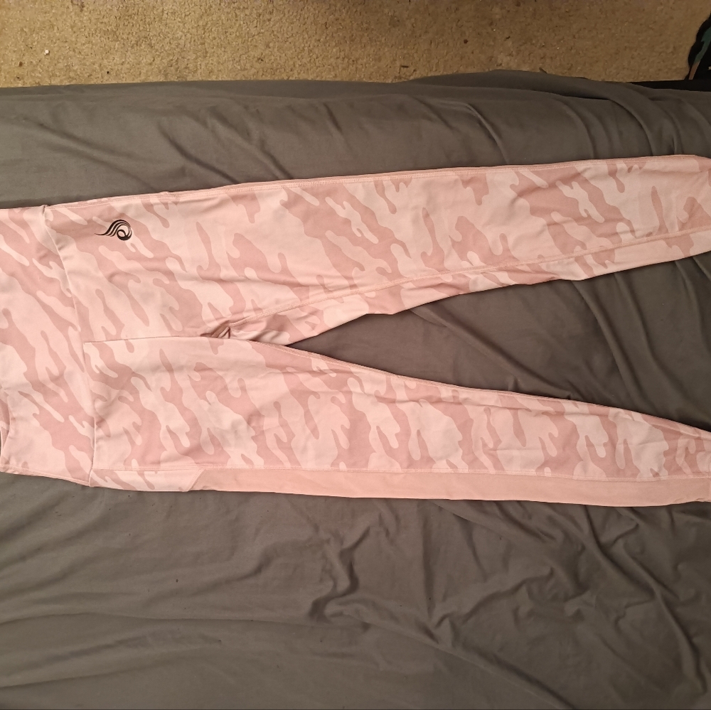 Ryderwear pink camoflauge pants medium
